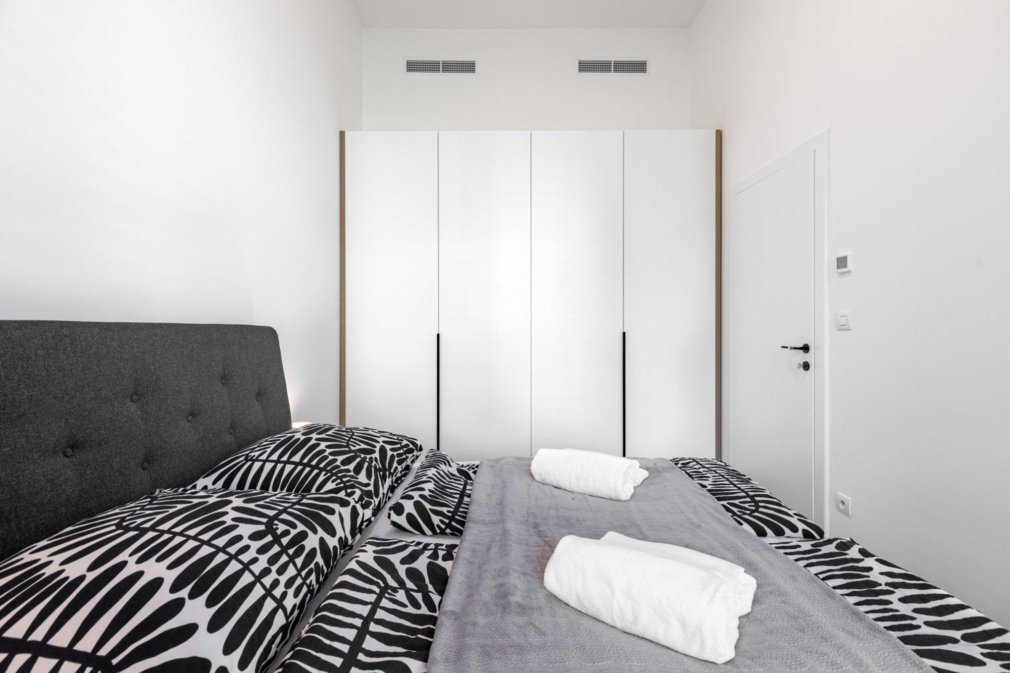 Modern Oasis In Bratislava's Heaven Apartmán