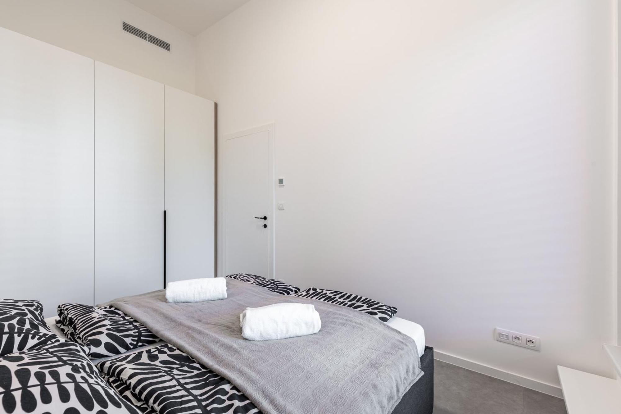Modern Oasis In Bratislava's Heaven Apartmán