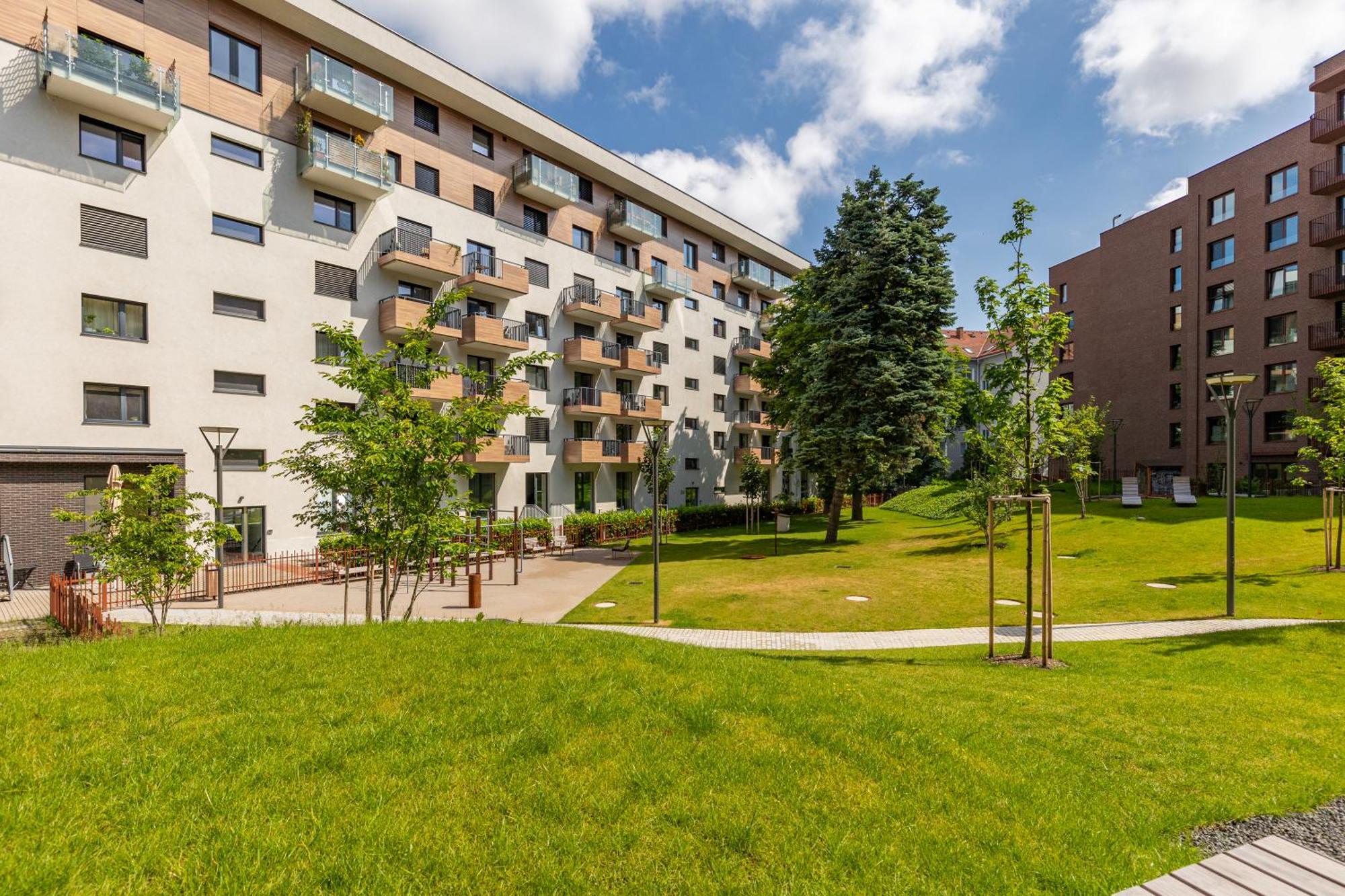 Modern Oasis In Bratislava's Heaven Apartmán *